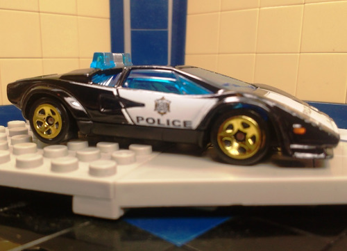 Priviet Policia Lamborghini Countach Pace Car Hot Wheels Hw1