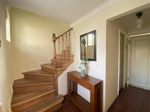 Casa En Venta De 3 Dorm. En Las Condes