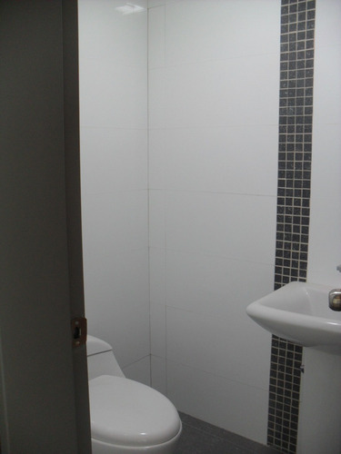 Imagen 8 de 10 de Se Vende Oficina 50m2 Macaracuay 9664