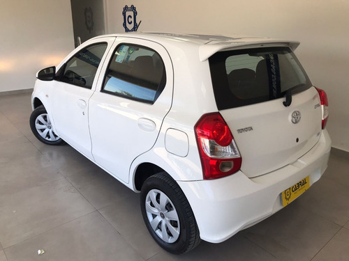 Imagem 8 de 8 de Toyota Etios Hatch 1.3 X Manual 2018