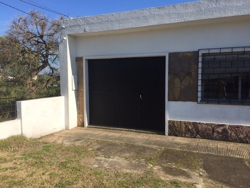 Imagen 3 de 12 de Casa En Venta De Dos Dormitorios A Metros De Plaza De Toros