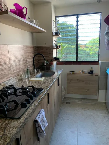 Venta Espectacular Apartameno Sur De Cali.barrio Quintas De Don Simon. Quinto Piso, Sin Ascensor. Parqueadero Propio Cubierto. 88 Mts.