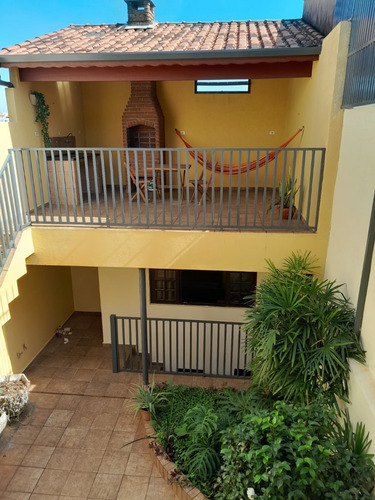 Sobrado Com Jardim E Area De Lazer