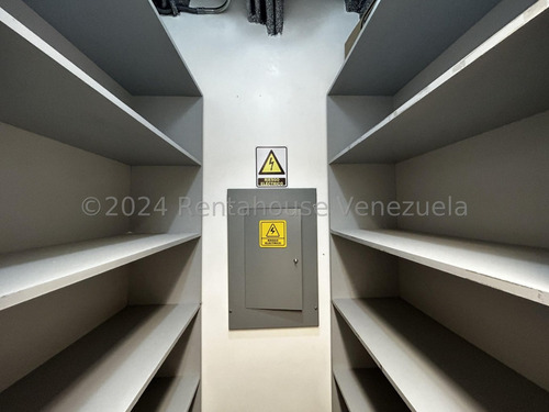 Oficina Alquiler Campo Alegre. Caracas. Ar. Mls # 24-20210