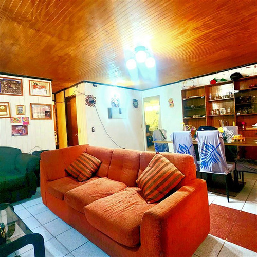 Casa En Venta De 3h, 2b, 2estc + Bog En Puente Alto Av.