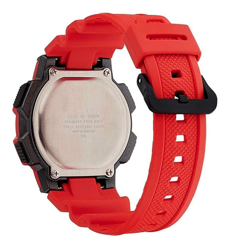 Reloj de pulsera Casio Youth Series AE-1000 de cuerpo color rojo, digital, para hombre, fondo negro, con correa de resina color rojo, dial negro, subesferas color gris, minutero/segundero negro, bisel color negro, luz ámbar y hebilla simple