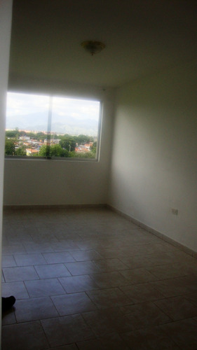 Imagen 5 de 13 de Apartamento De Tres Habitaciones Dos Baños Un Puesto De Estacionamiento