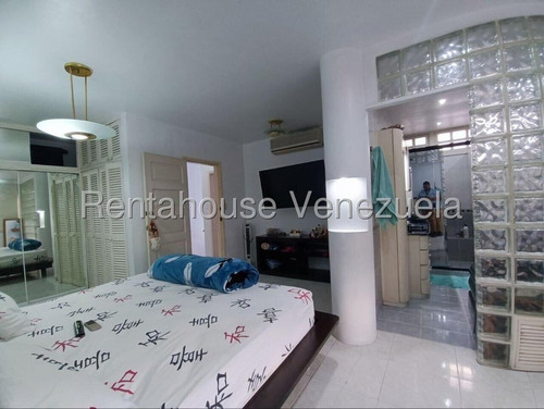 Estupenda ,amplia Y Ventilada Casa De 2 Niveles , En Venta Ubicada En La California Sur 25-17337