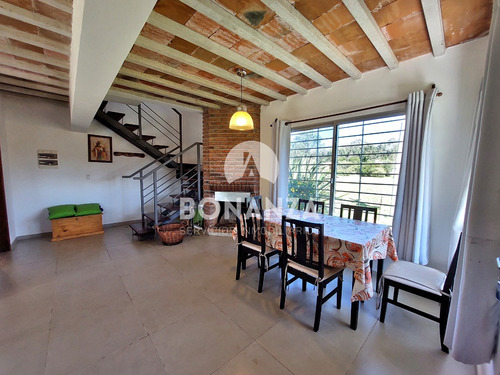 Casa En Punta Colorada - Piriápolis. 600 Metros De La Playa. 6 Personas, 3 Dormitorios, 2 Baños.