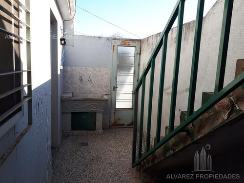 Imagen 15 de 30 de Venta En Bloque De 3 Locales Y 3 Viviendas Ituzaingo Retasado Oportunidad
