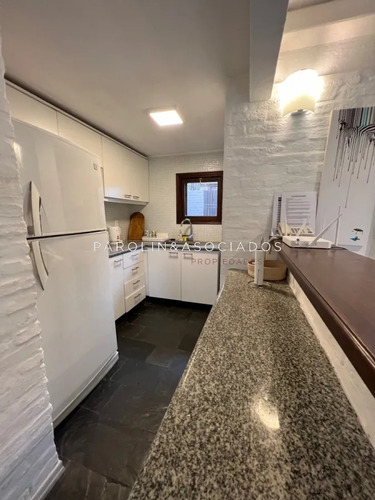 Casa En Venta De 2 Dormitorios En Barrio Privado Parque Pinares, Punta Del Este.