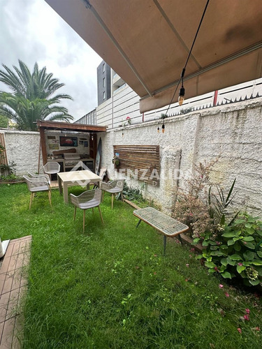 Casa De 3 Pisos En Pasaje Cerrado En Venta. En Ñuñoa