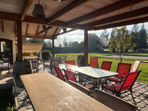 Casa Chilena En Condominio Con Club De Golf En Linderos