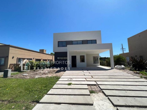 Casa En Venta En Barrio Los Troncos