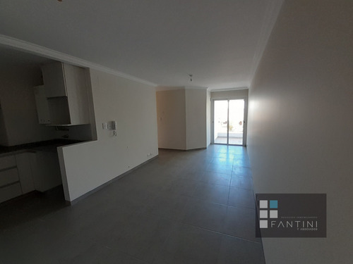 Casagrande // 1 Dorm // Cochera // Bº Jardín // Balcón // Piso Medio
