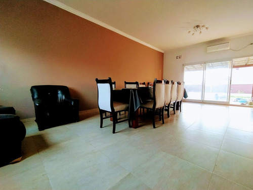 Imagen 6 de 30 de Venta Casa Moderna, Barrio Laguna Azul
