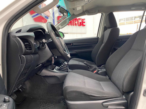 Imagen 10 de 10 de Toyota Hilux 2018 2.7 Cabina Doble Base Mt