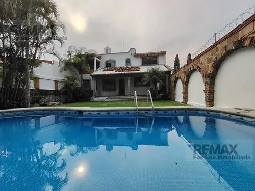 Venta De Casa En El Fracc. Lomas De Atzingo, Cuernavaca, Morelosclave 5634