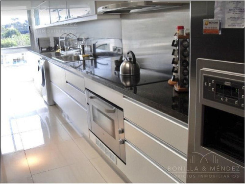 Magnífica Unidad Esquinera En Villa Brava Ii, 200 M2 Propios
