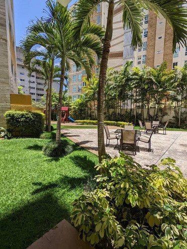 Imagen 4 de 20 de En Alquiler Bello Apartamento Las Mesetas 210 M2