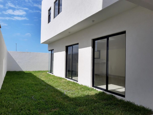 Imagen 2 de 20 de Lomas De La Rioja, Casa En Venta Con Roof Garden Y Vista A La Laguna