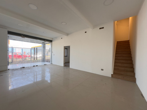 Bodega Con Oficinas En Sector Idustrial