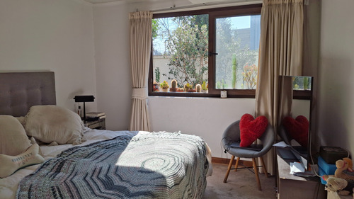 Casa Moderna Y Amplia 5d/4b Con Quincho En Arriendo