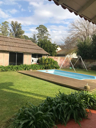 Imagen 10 de 30 de Casa Quinta Ranelagh Con Pileta Y Gran Parque