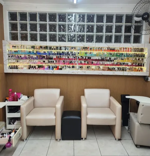 Passo Ponto Salão De Beleza Com Profissionais E Clientes.