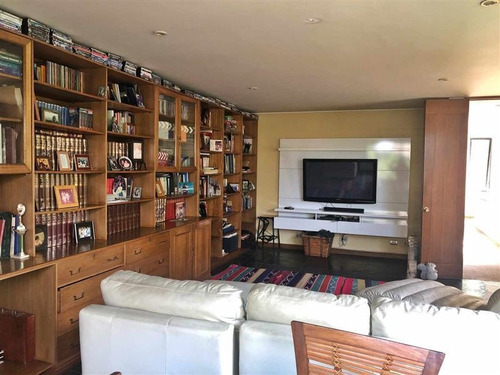 Casa En Venta De 5 Dorm. En Lo Barnechea