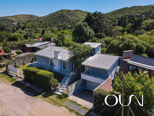Casa En Venta En La Cumbre- Zona Golf.