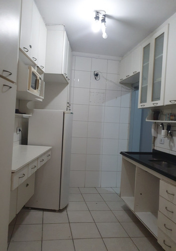 Aluga-se Quarto Grade Com Pia E Banheiro