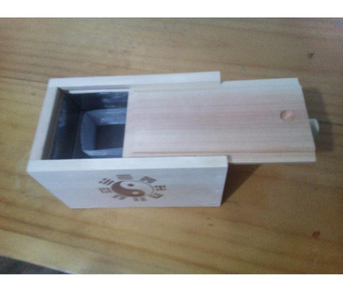 Imagen 3 de 3 de Caja Para Moxibustión En Madera Y Rejilla Metalica.