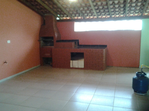 Casa Com 4 Cômodos, 2 Banheiros, Área De Serviço,