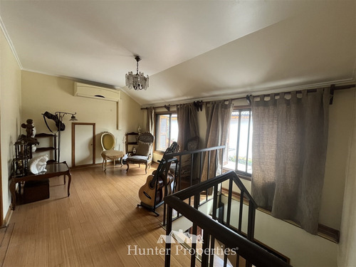 Casa En Venta De 4 Dorm- 3 Baños. En La Reina