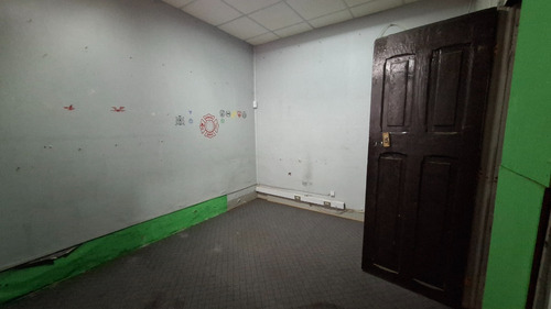 Se Vende Propiedad Con Sala De Ventas Y Galpón De 2 Pisos