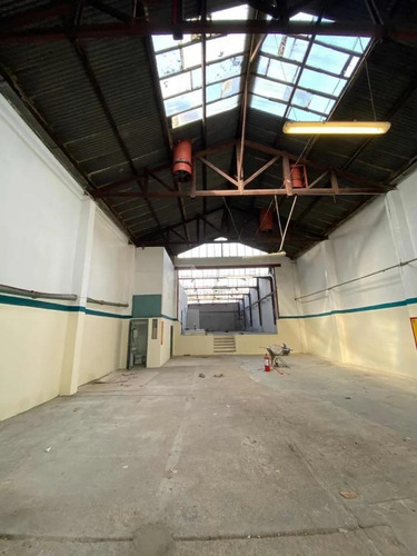 Local Galpon Deposito La Blanqueada Venta Dulcinea Y Luis A. De Herrera Y Pasos Nuevocentro 550m