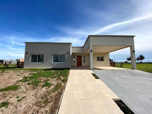 Casa En Venta - 3 Dormitorios 3 Baños - Cocheras - 800mts2 - Cruz Del Sur, San Vicente