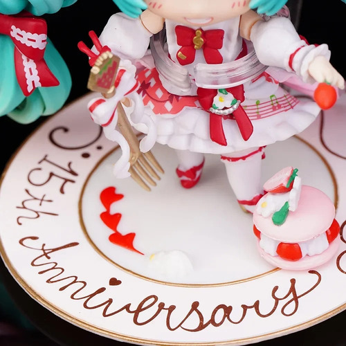 Figura Articulada Pastel Fresas Mini Hatsune Miku 11cm