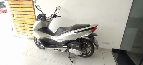 Imagem 2 de 9 de Honda Pcx 150 2018 Tebi Motos