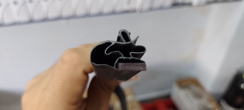 Imagen 2 de 7 de Empaque Puerta Ala De Vampiro Grande Negro C/ Iman 9.3 Metro