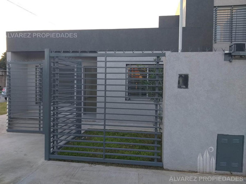 Imagen 1 de 12 de Casa - Ituzaingó