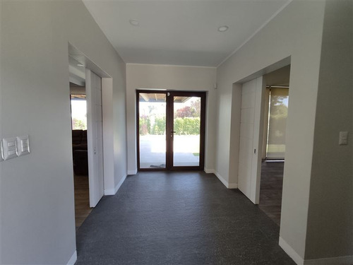 Casa En Venta De 6 Dorm. En Santo Domingo