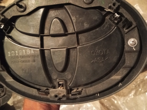 Emblema Original Toyota Hilux 2016-2020 - (Usado)
