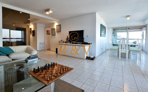 Imagen 4 de 15 de Venta De Apartamento 2 Dormitorios Y Cuarto De Servicio. En Península, Punta Del Este.