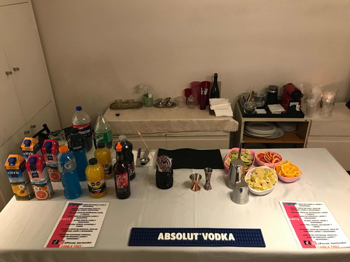 Imagen 4 de 5 de Servicio De Bartenders Y Camareros
