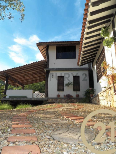 Amplia Casa De Campo En La Asunción