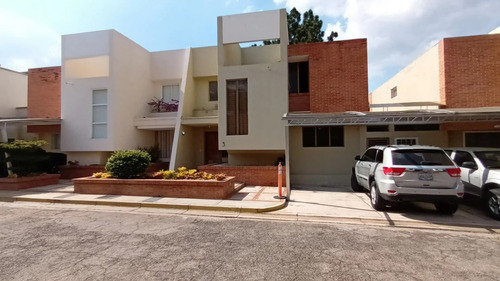 Townhouse Altos De Guataparo Residencias Las Villas. Planta 100%