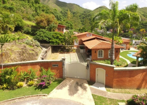 Imagen 11 de 12 de Bella Y Amplia Casa En La Urb El Parral