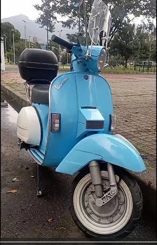 Vespa Piaggio 150, Color Azul Cielo Y Blanco